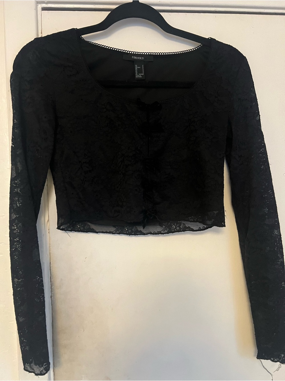 Forever 21 Black Floral Lace Cropped Long-Sleeve Top